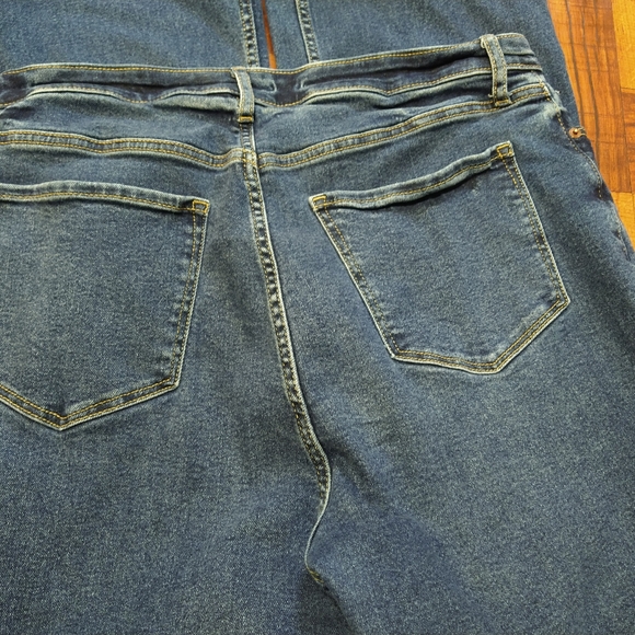Old Navy High Rise Flare Leg Blue Jeans Size 14 Women's Secret Smooth Pockets - Picture 6 of 7